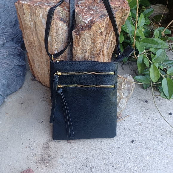 BLACK VEGAN LEATHER HOBO CROSSBODY BAG SIZE 8.5X7 NWOT - Picture 9 of 10